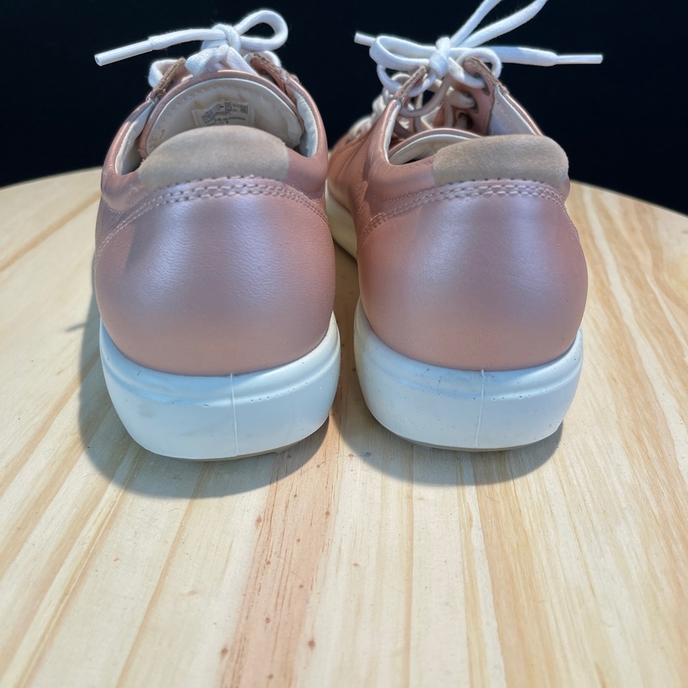 ECCO woman metalic rose gold snikers size eu 41 US 10 - Picture 6 of 14